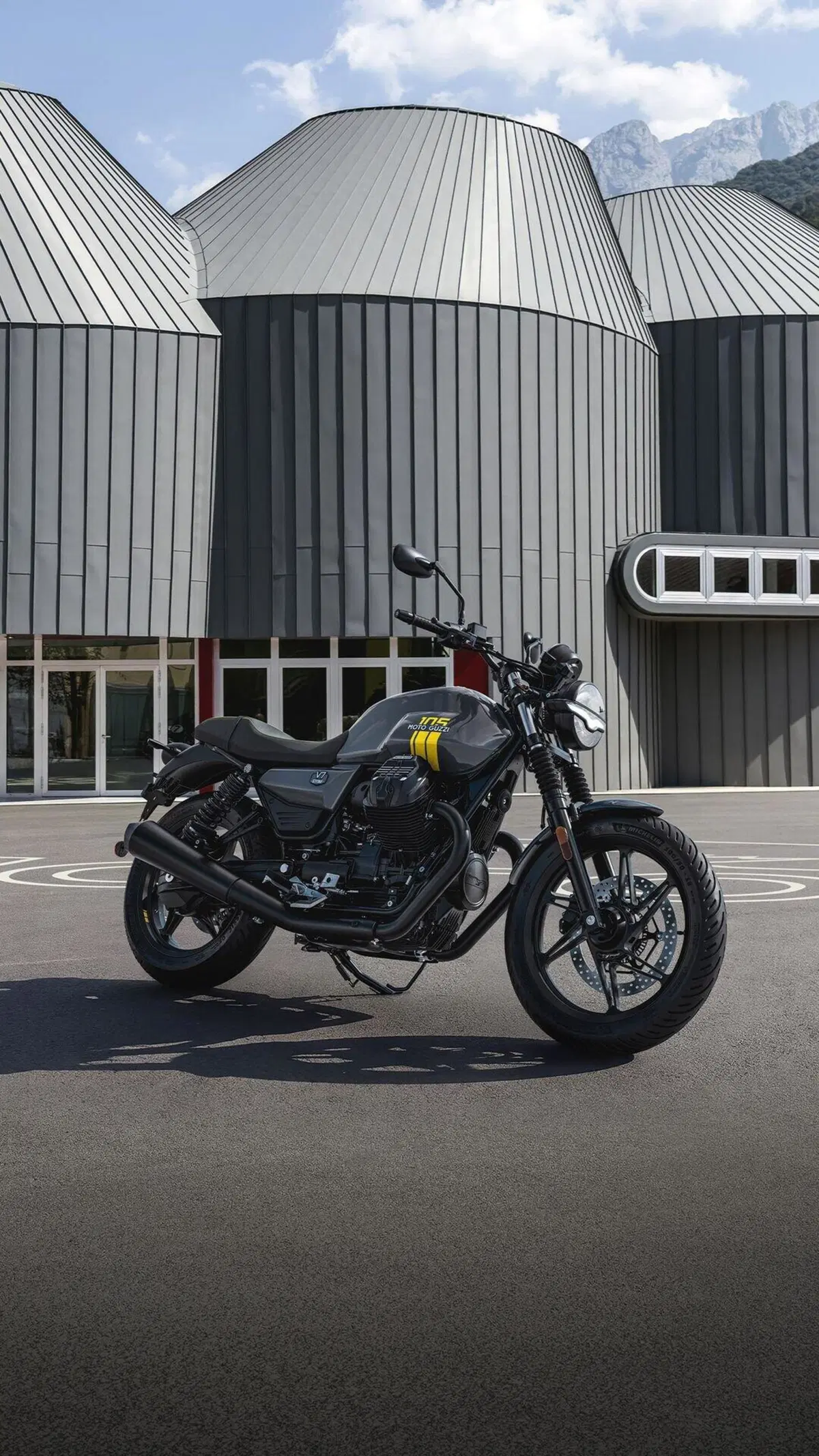 Moto Guzzi V7 Stone (2025 - 26) (2)