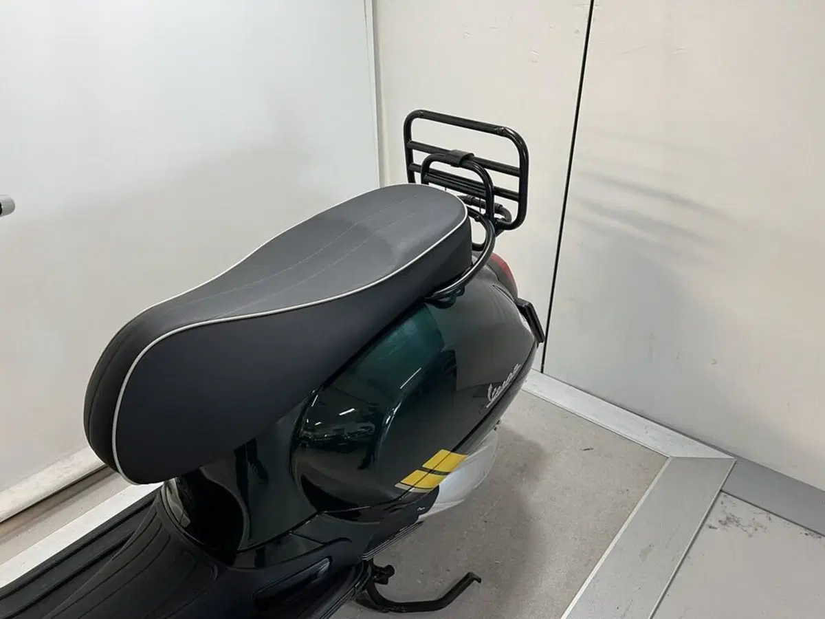 Vespa GTS 300 Super Hpe (2018 - 19) (2)