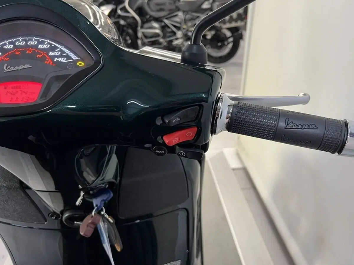 Vespa GTS 300 Super Hpe (2018 - 19) (8)