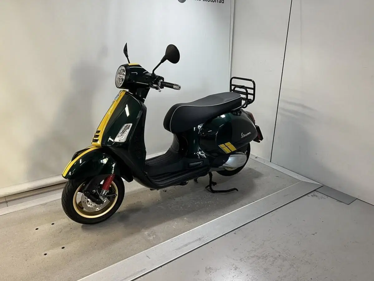 Vespa GTS 300 Super Hpe (2018 - 19) (3)