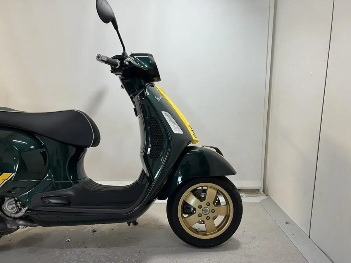 Vespa GTS 300 Super Hpe (2018 - 19) (9)
