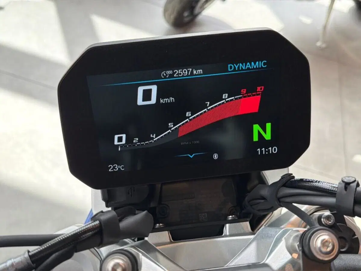 Bmw R 1300 R (2026 - 27) (10)