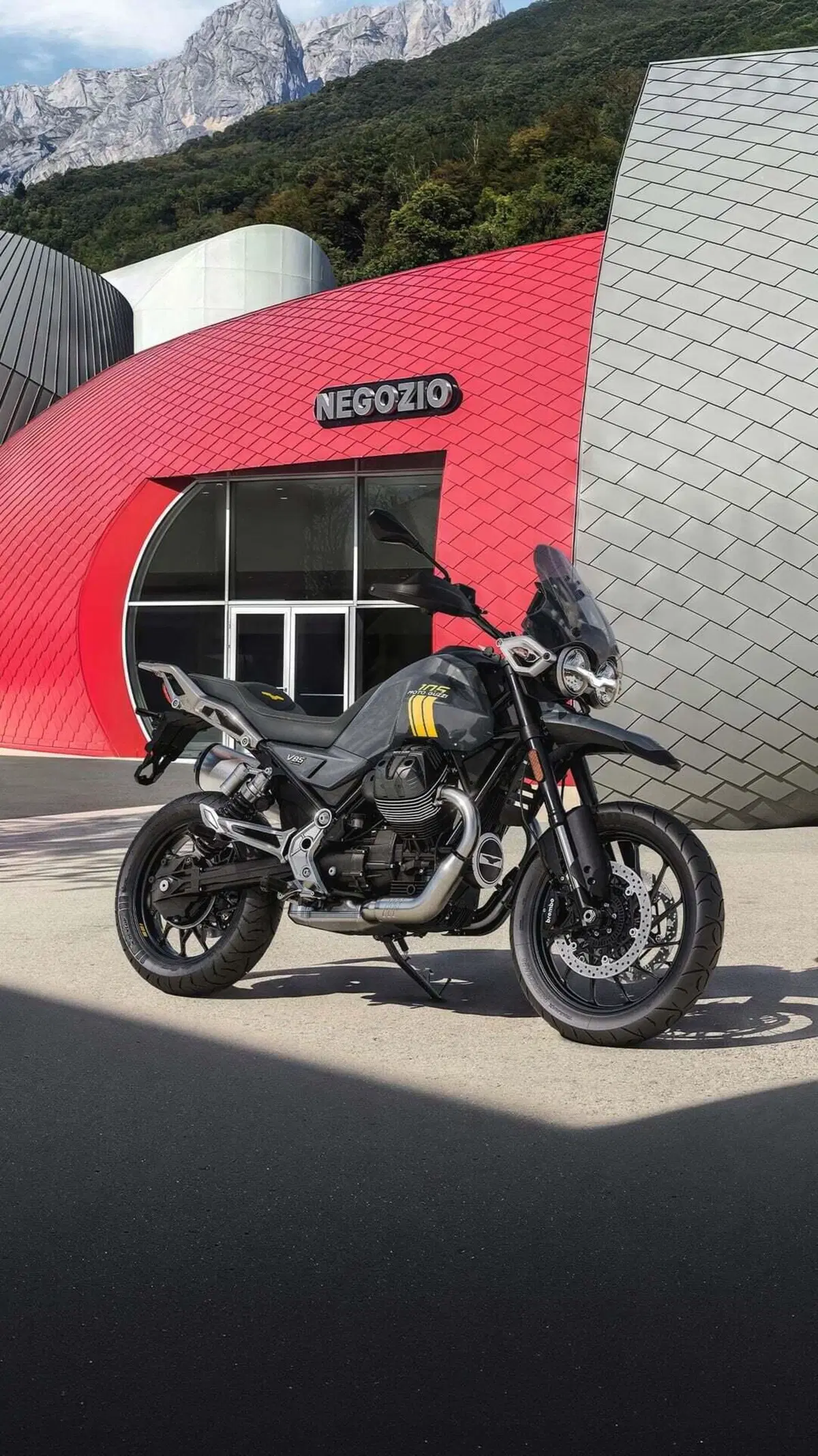 Moto Guzzi V85 Strada (2024 - 26) (2)
