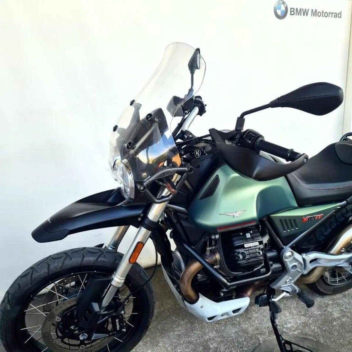 Moto Guzzi V85 TT (2021 - 23) (8)