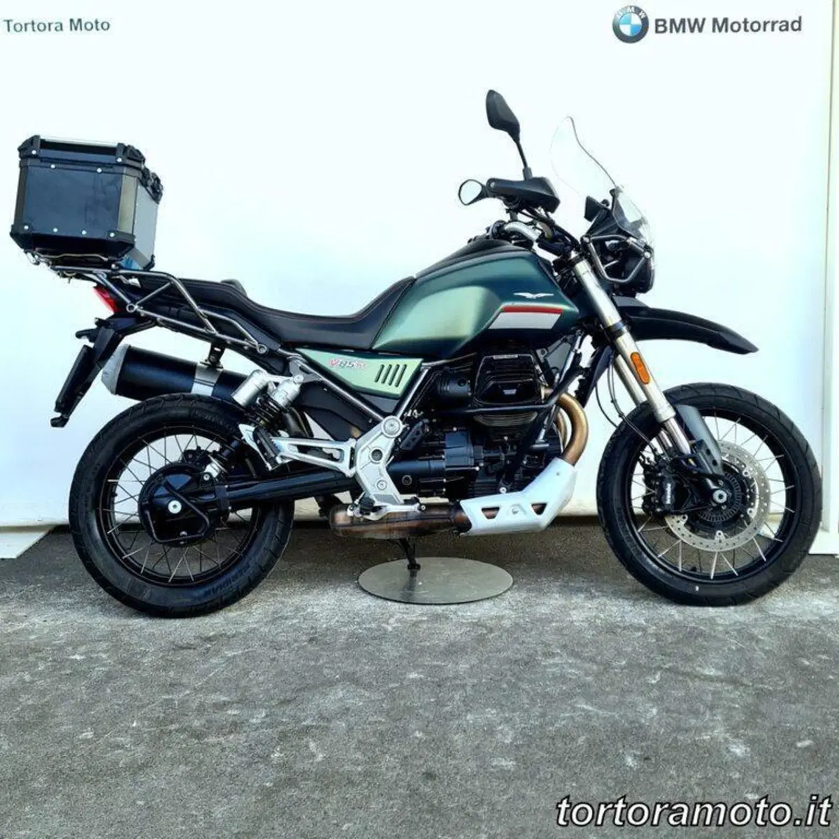 Moto Guzzi V85 TT (2021 - 23) (2)