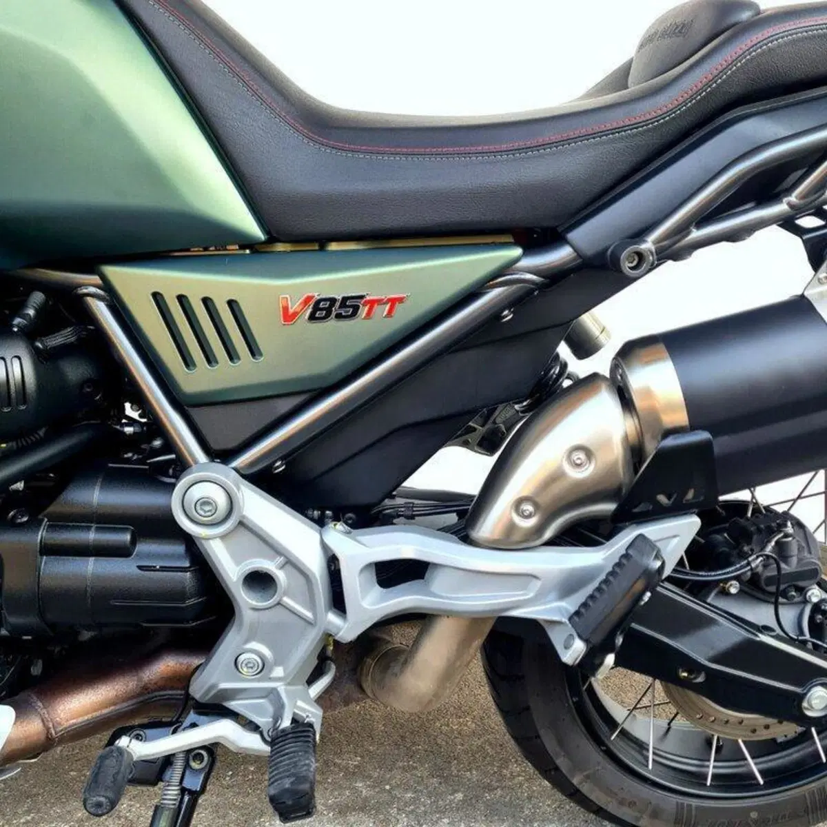 Moto Guzzi V85 TT (2021 - 23) (11)