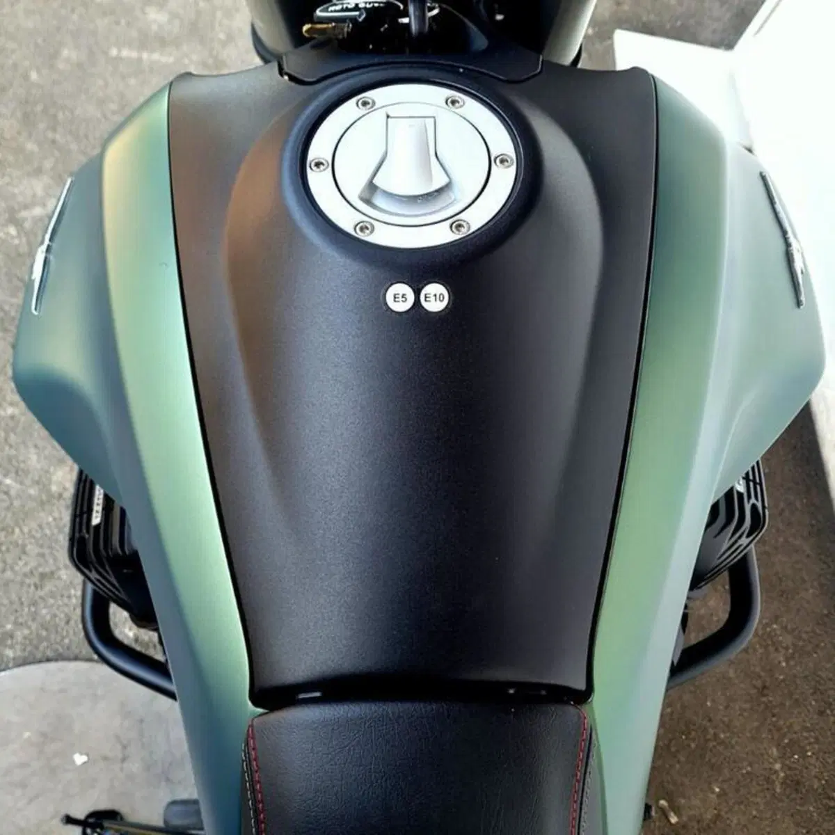 Moto Guzzi V85 TT (2021 - 23) (6)