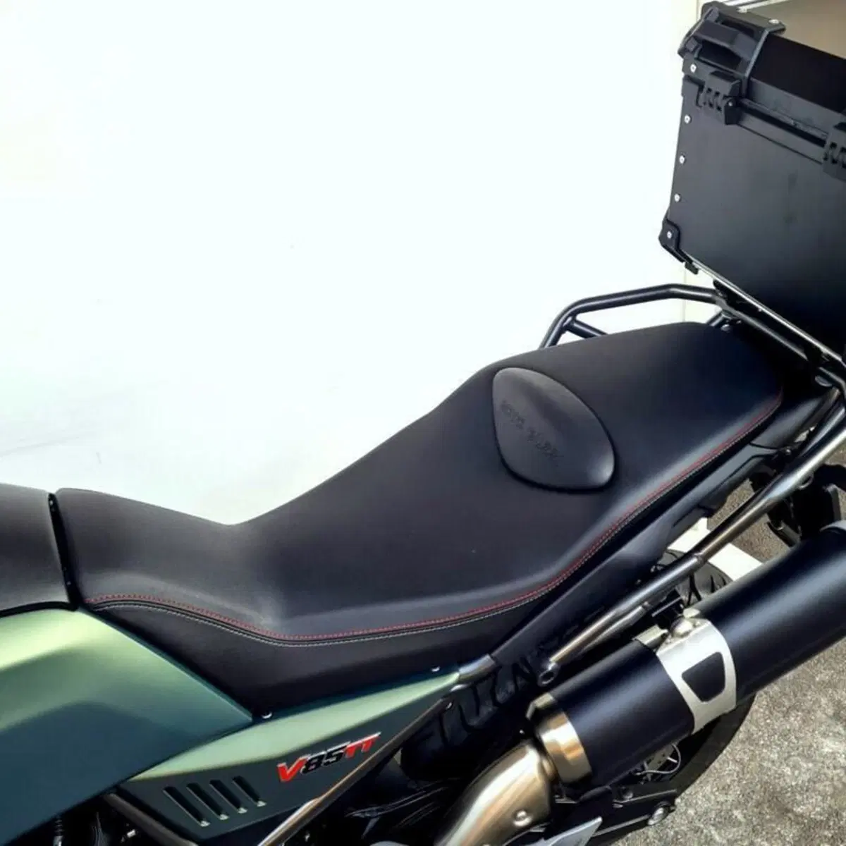 Moto Guzzi V85 TT (2021 - 23) (12)