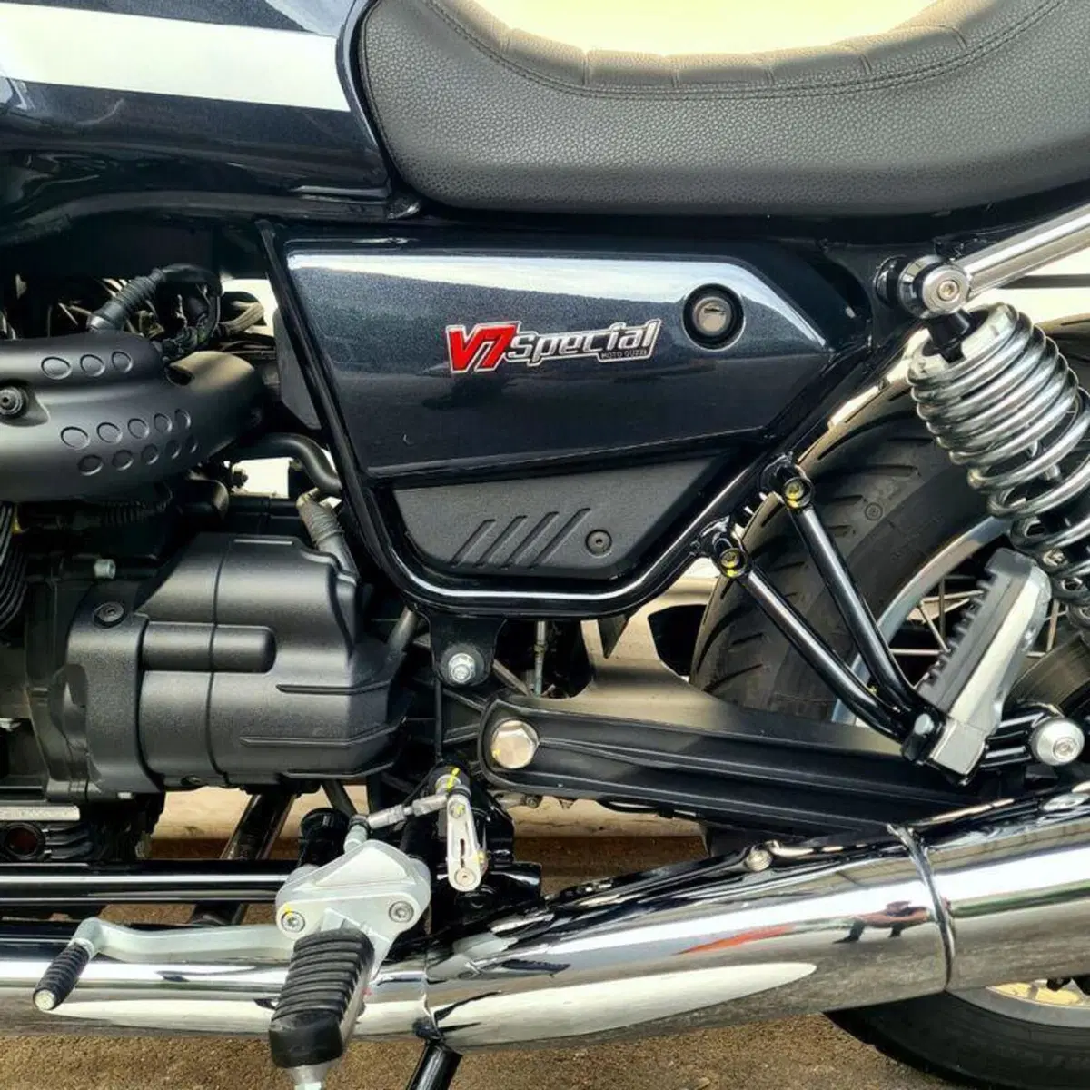 Moto Guzzi V7 850 Stone Special Abs (2021) (12)