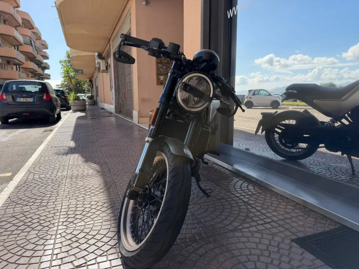 Husqvarna Svartpilen 401 (2021 - 23)