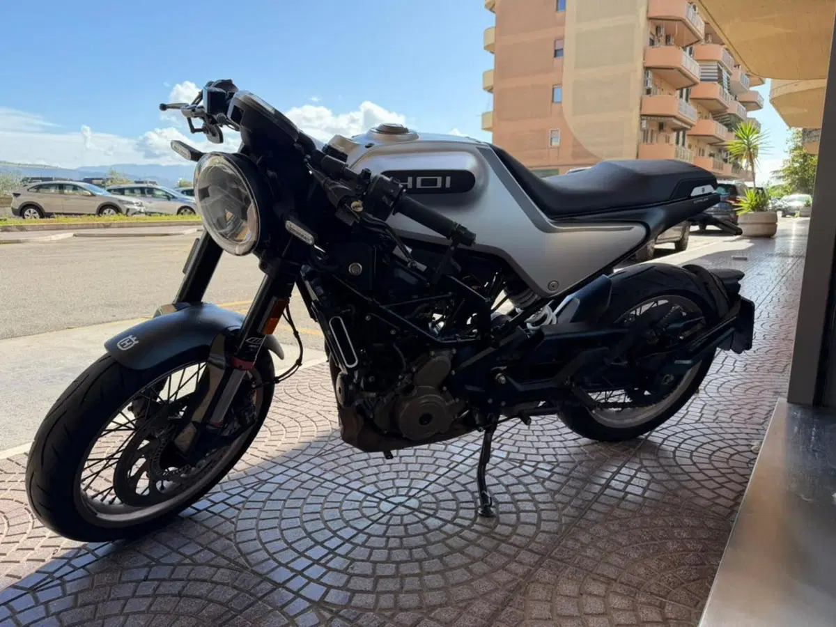 Husqvarna Svartpilen 401 (2021 - 23) (9)