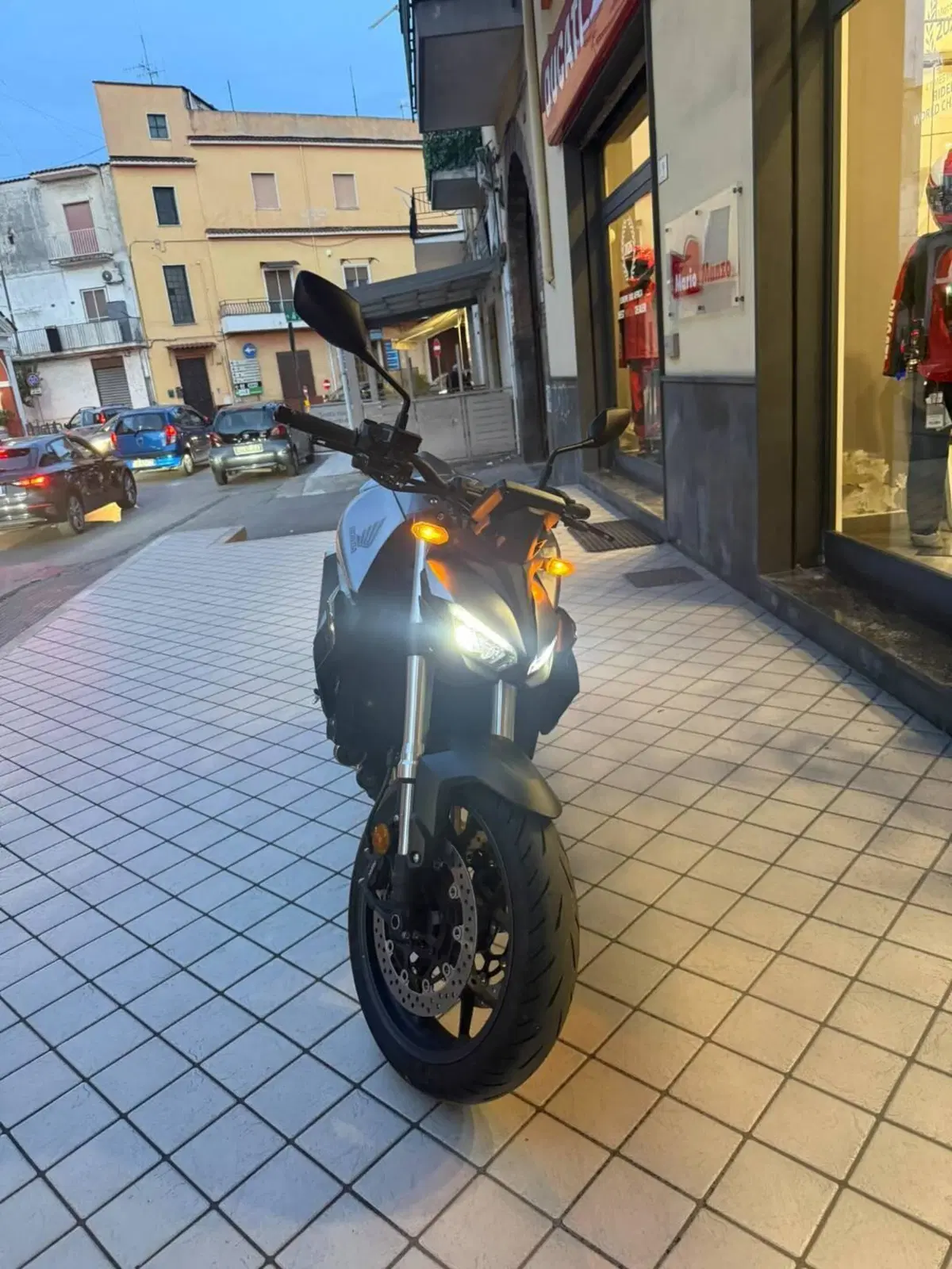 Honda CB 1000 Hornet (2025 - 26) (3)
