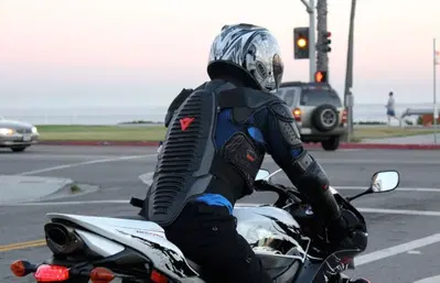 Codice della strada, protezioni obbligatorie con la moto in autostrada