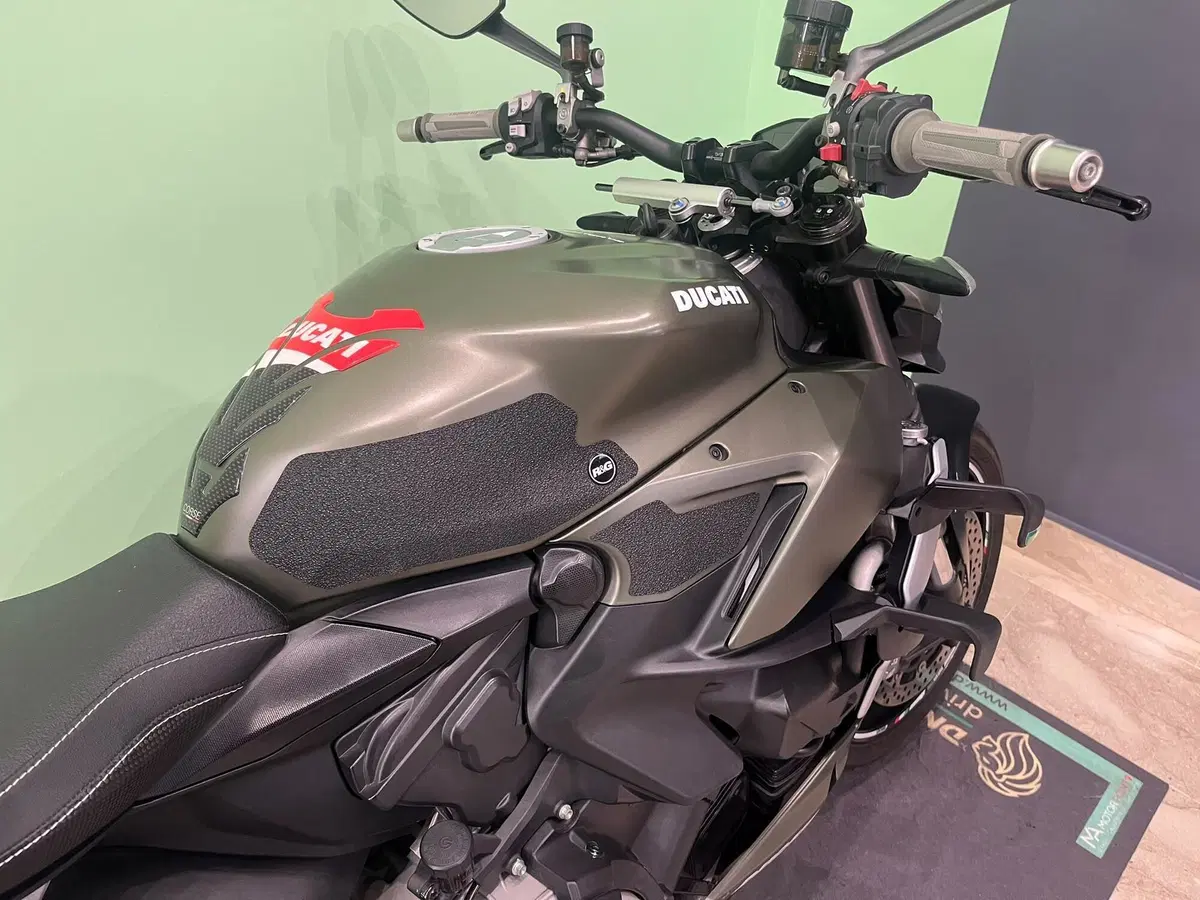 Ducati Streetfighter V2 (2022 - 24) (8)