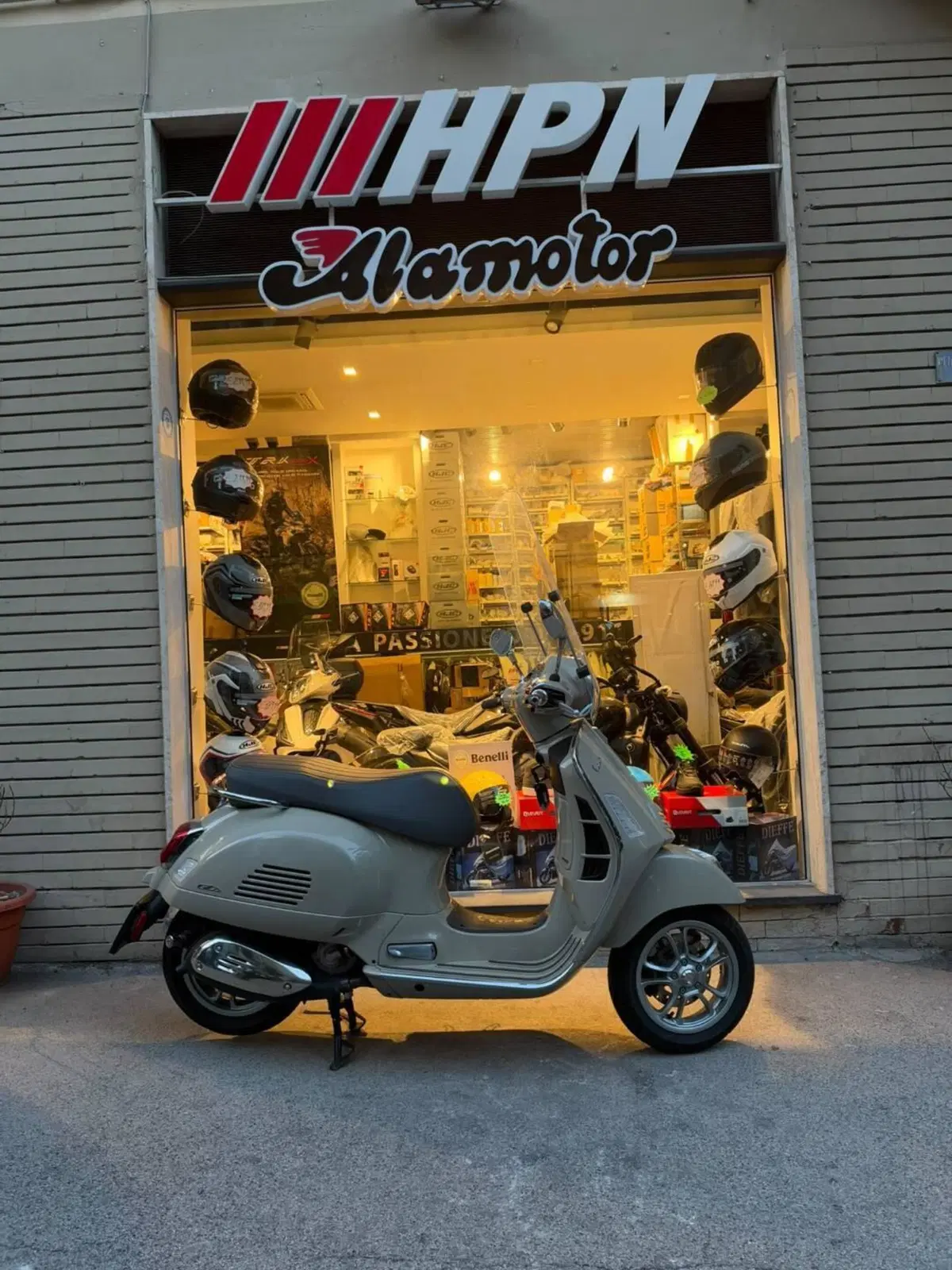 Vespa GTS 300 Hpe (2021 - 22) (2)