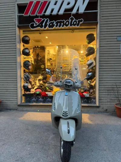 Vespa GTS 300 Hpe (2021 - 22) usata