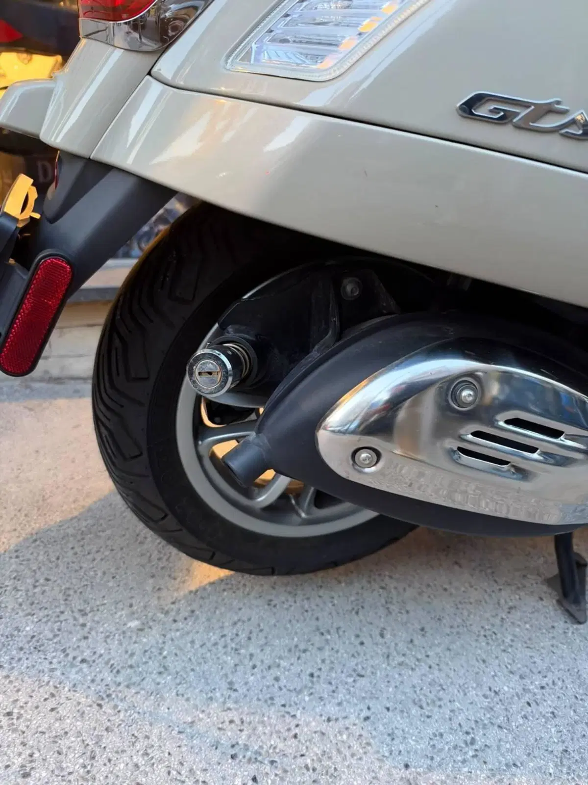 Vespa GTS 300 Hpe (2021 - 22) (5)