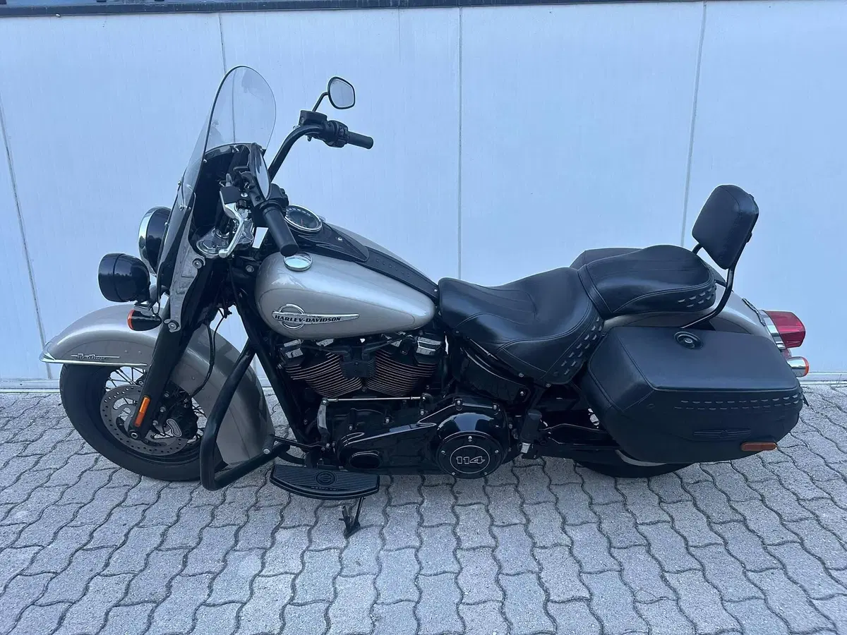Harley-Davidson 114 Heritage Classic (2018 - 20) - FLHCS (9)
