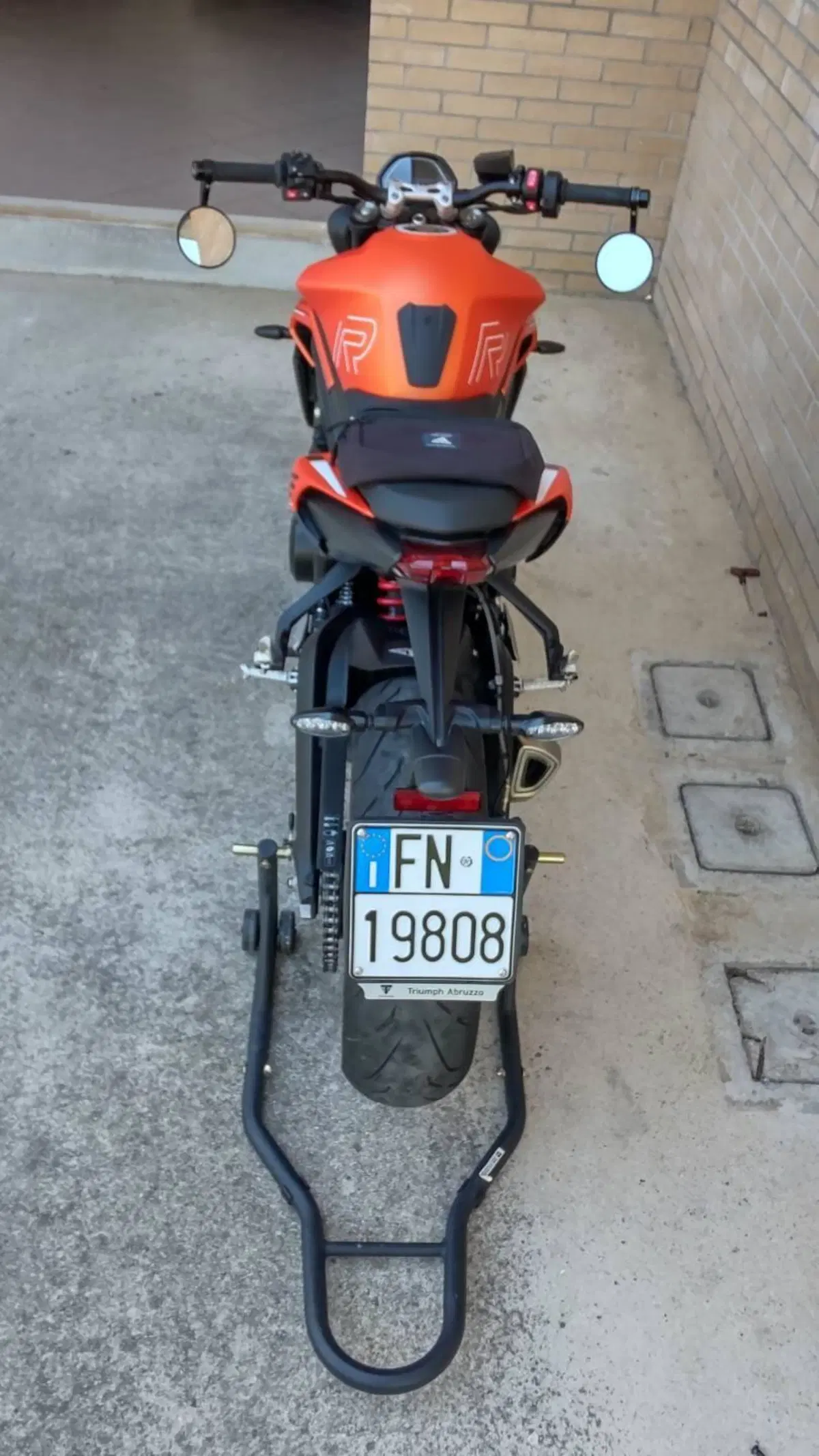 Triumph Street Triple 765 R (2023 - 26) (10)