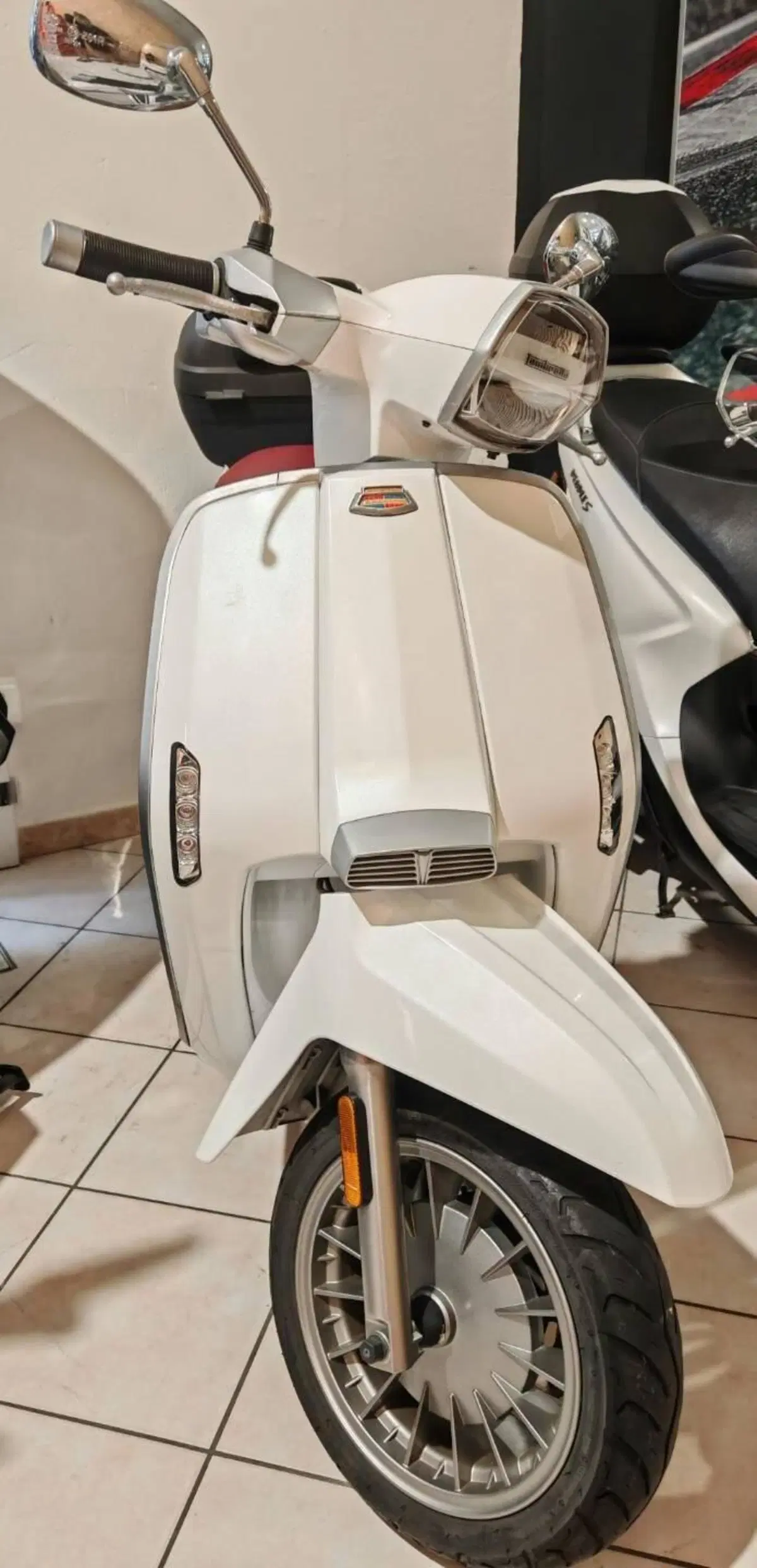 Lambretta V200 Special (2021 - 26) (2)