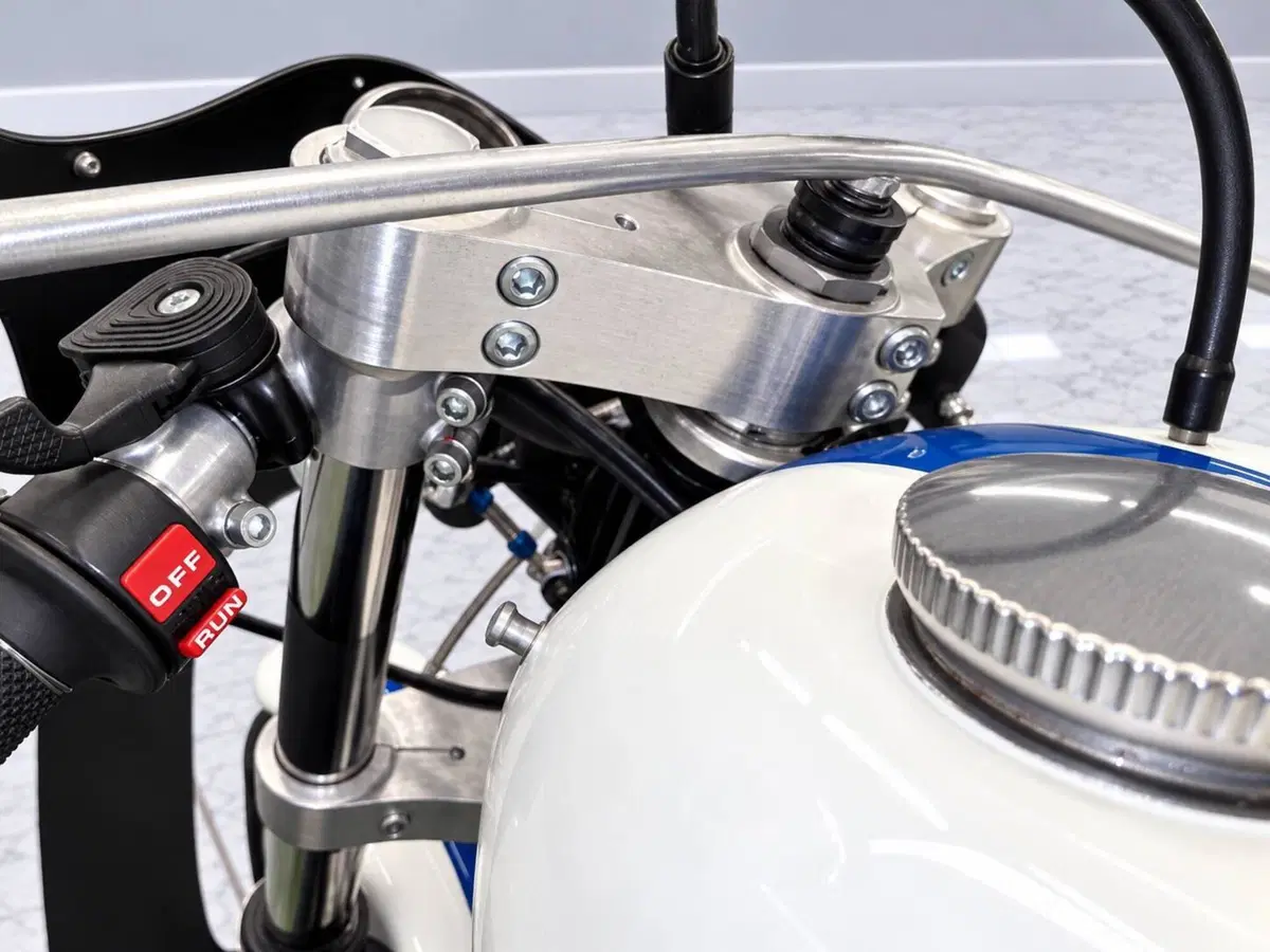 Suzuki TITAN 500 PISTA (11)