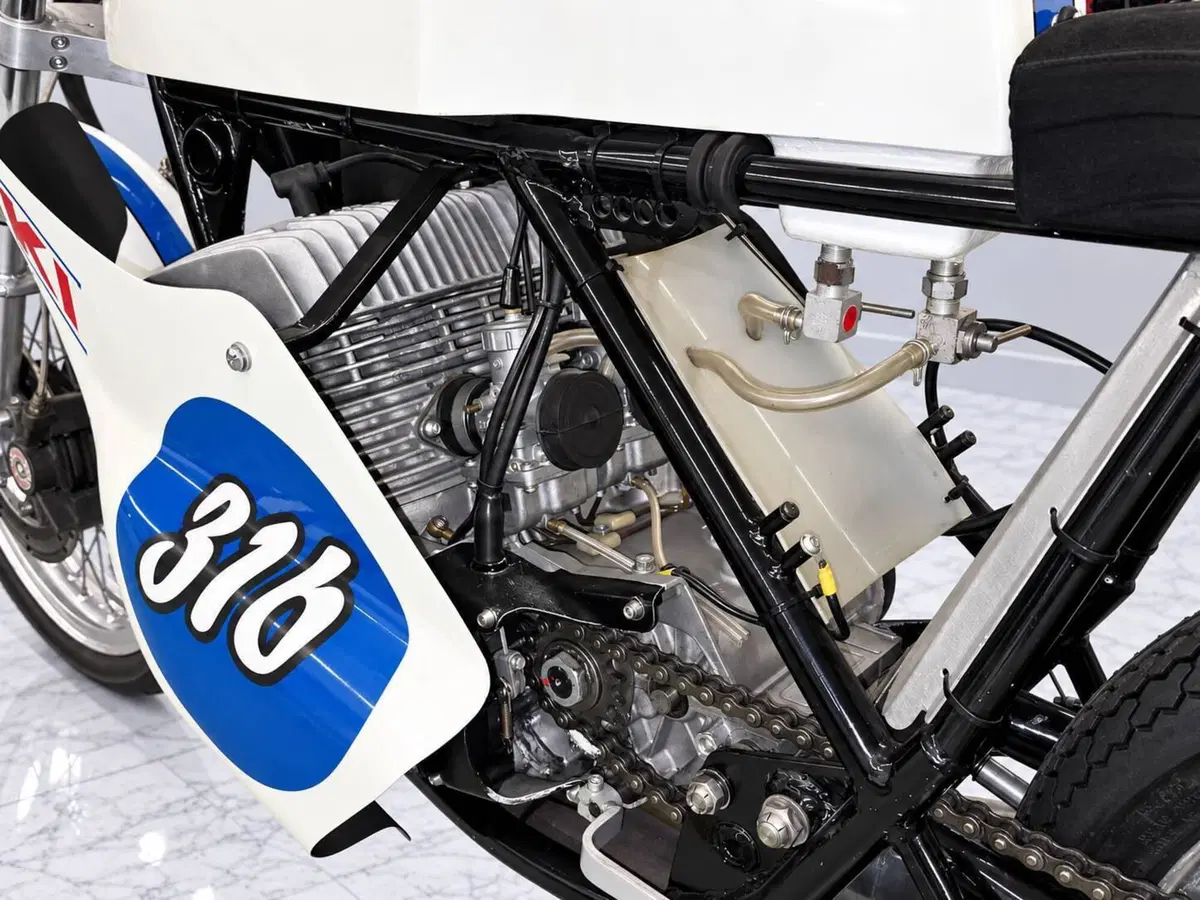 Suzuki TITAN 500 PISTA (13)