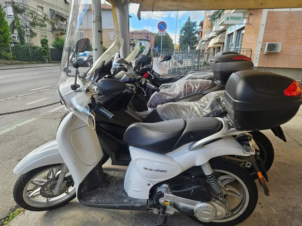 Aprilia Scarabeo 50 4t 4V (2009 - 17) (2)