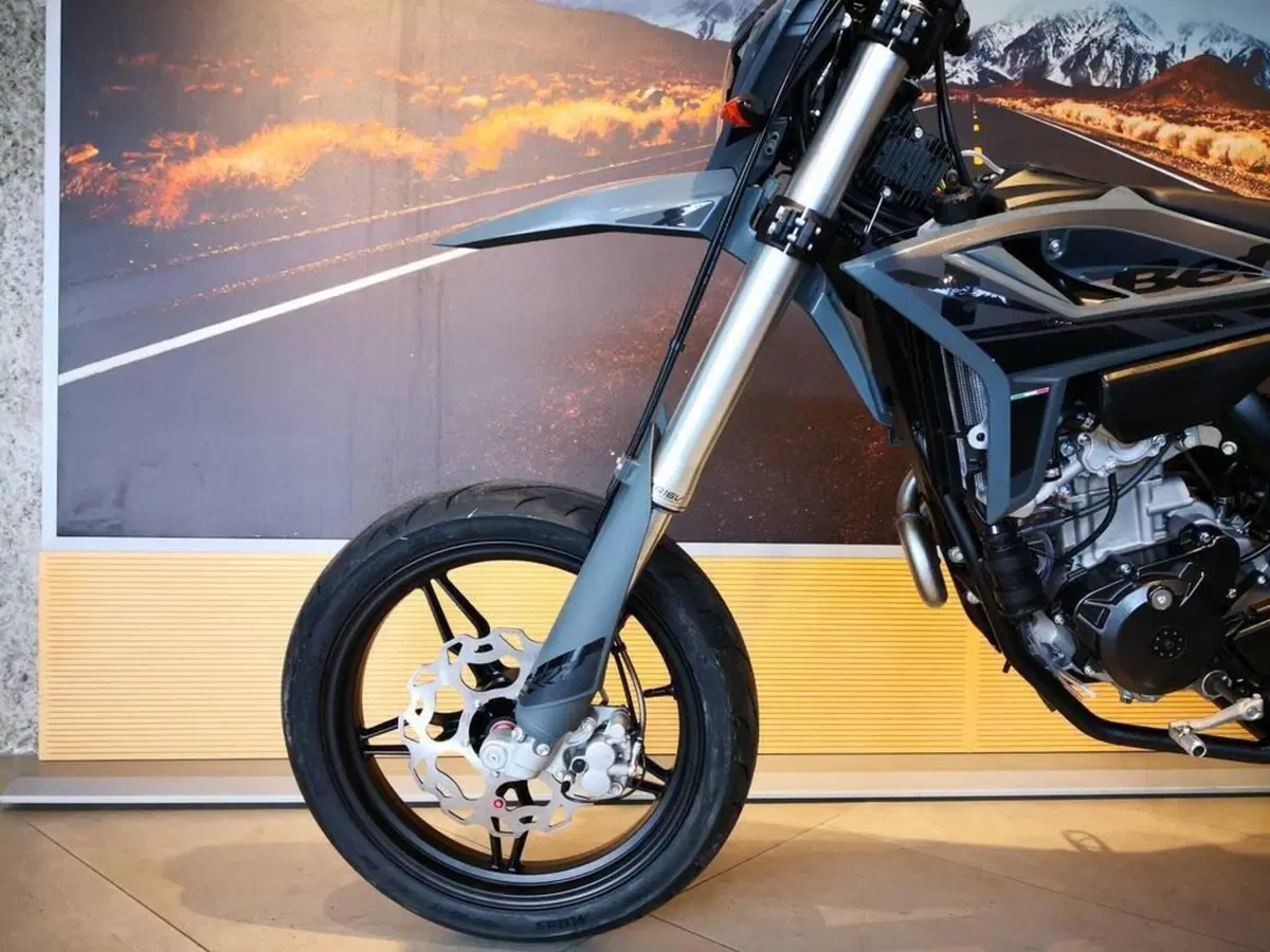 Betamotor RR 125 4T Motard T - X Special Edition (2025 - 26) (10)