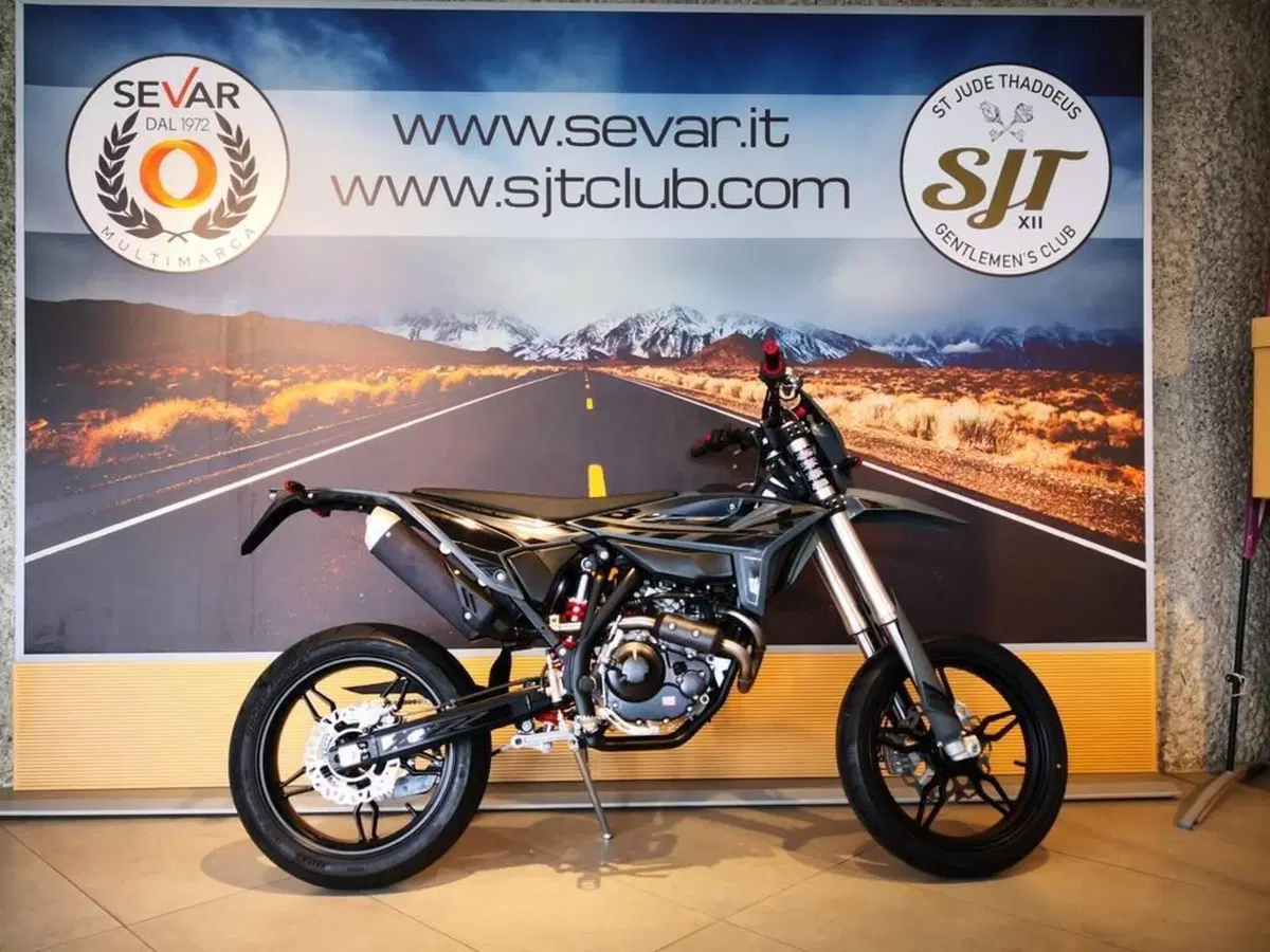 Betamotor RR 125 4T Motard T - X Special Edition (2025 - 26) (2)