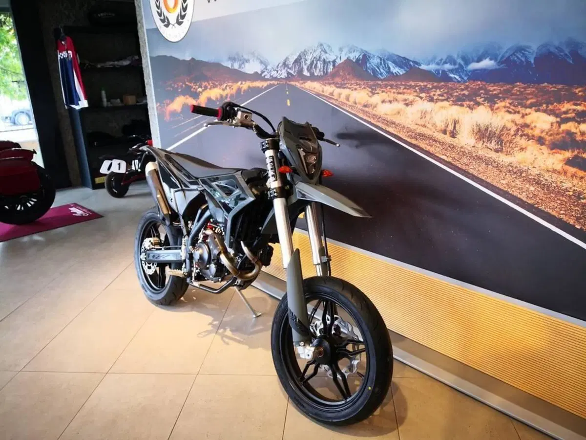 Betamotor RR 125 4T Motard T - X Special Edition (2025 - 26) (3)