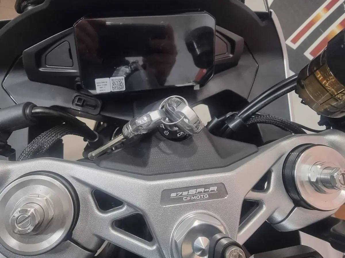 CFMOTO 675SR-R (2025 - 26) (4)