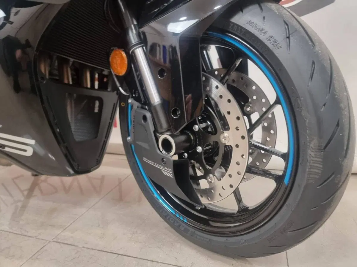 CFMOTO 675SR-R (2025 - 26) (8)