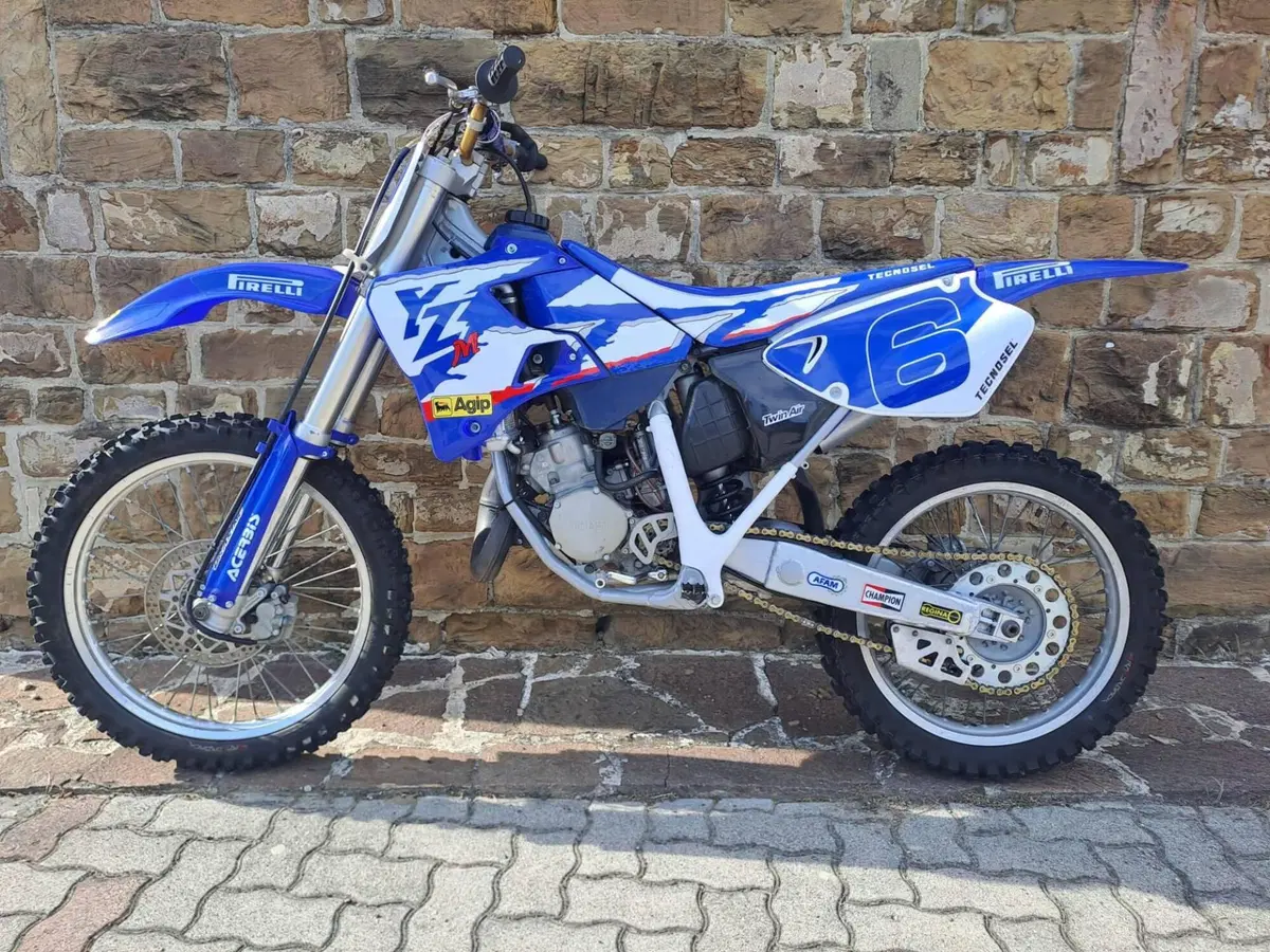 Yamaha YZ 125 (2)