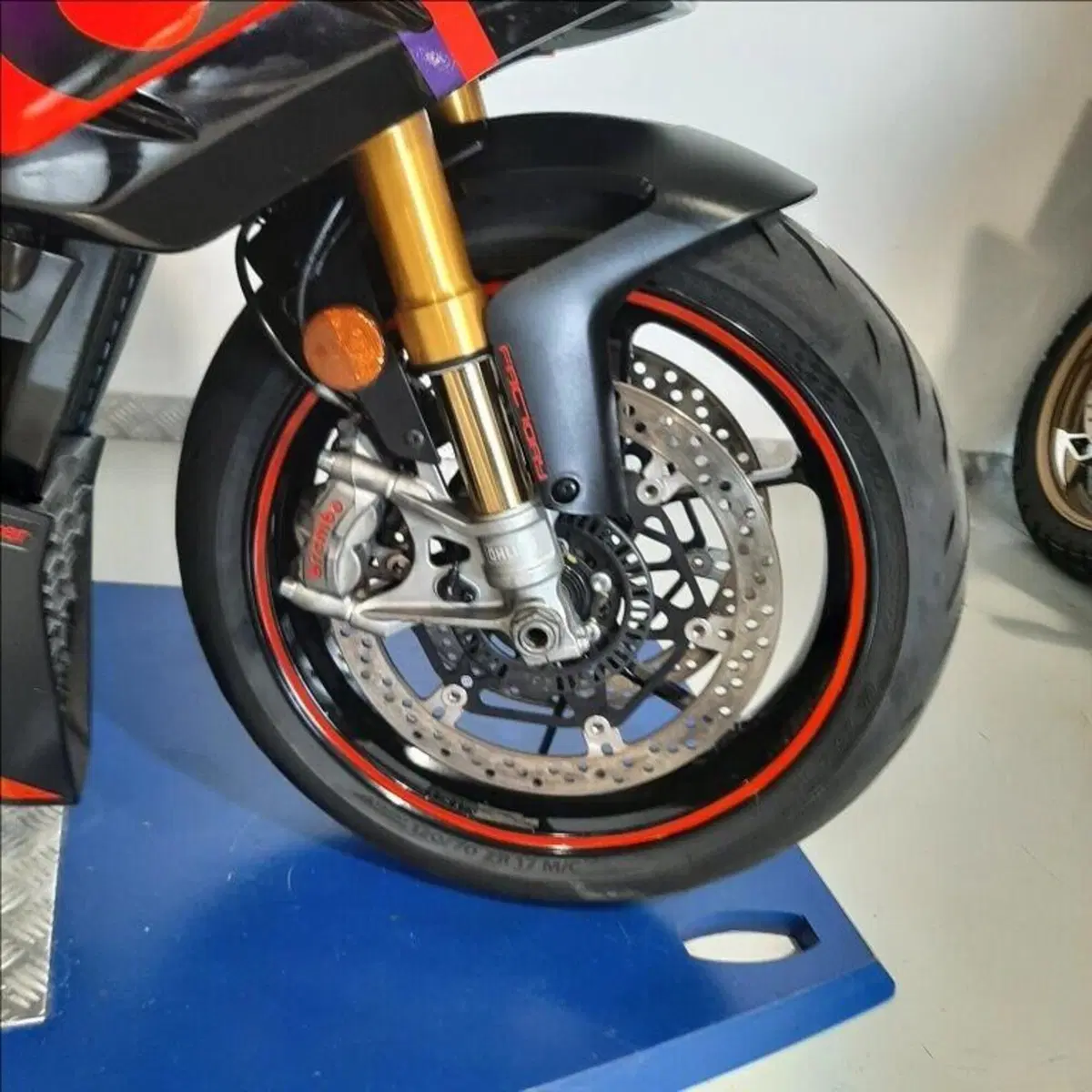 Aprilia Tuono V4 Factory (2021 - 24) (3)