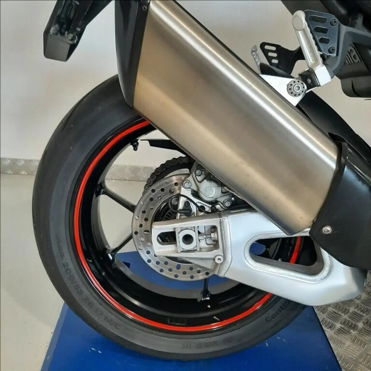 Aprilia Tuono V4 Factory (2021 - 24) (7)