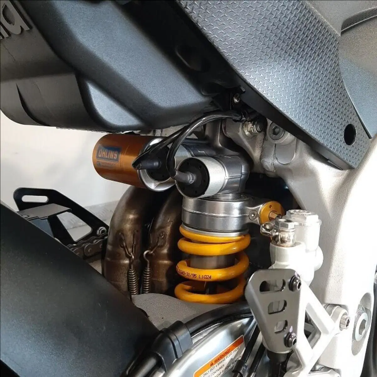 Aprilia Tuono V4 Factory (2021 - 24) (9)