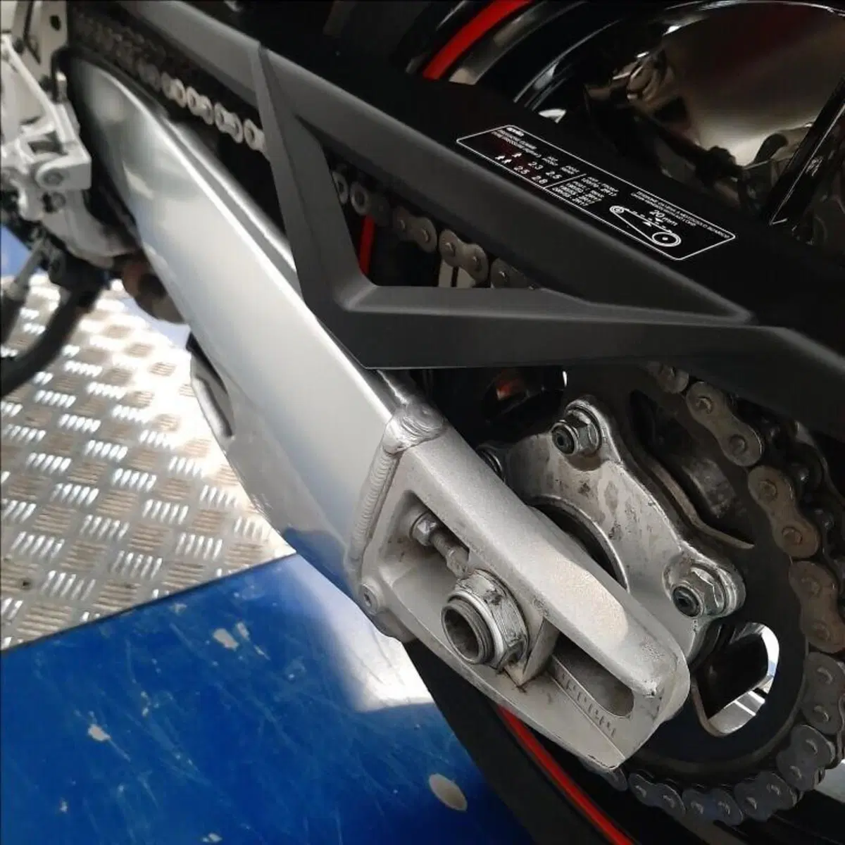 Aprilia Tuono V4 Factory (2021 - 24) (14)