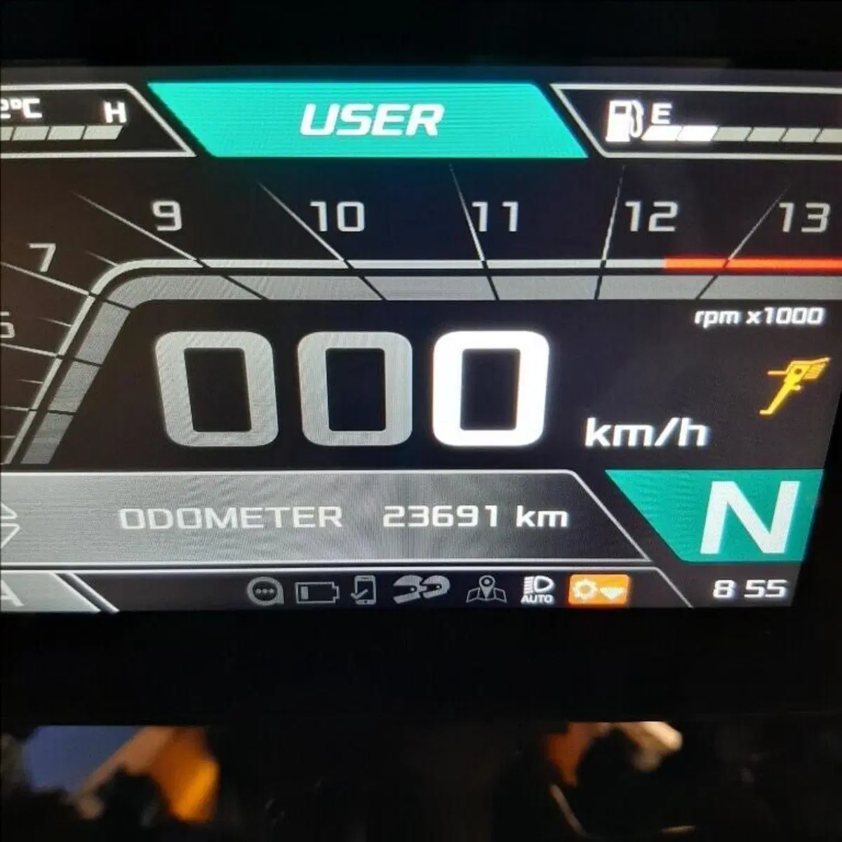 Aprilia Tuono V4 Factory (2021 - 24) (18)