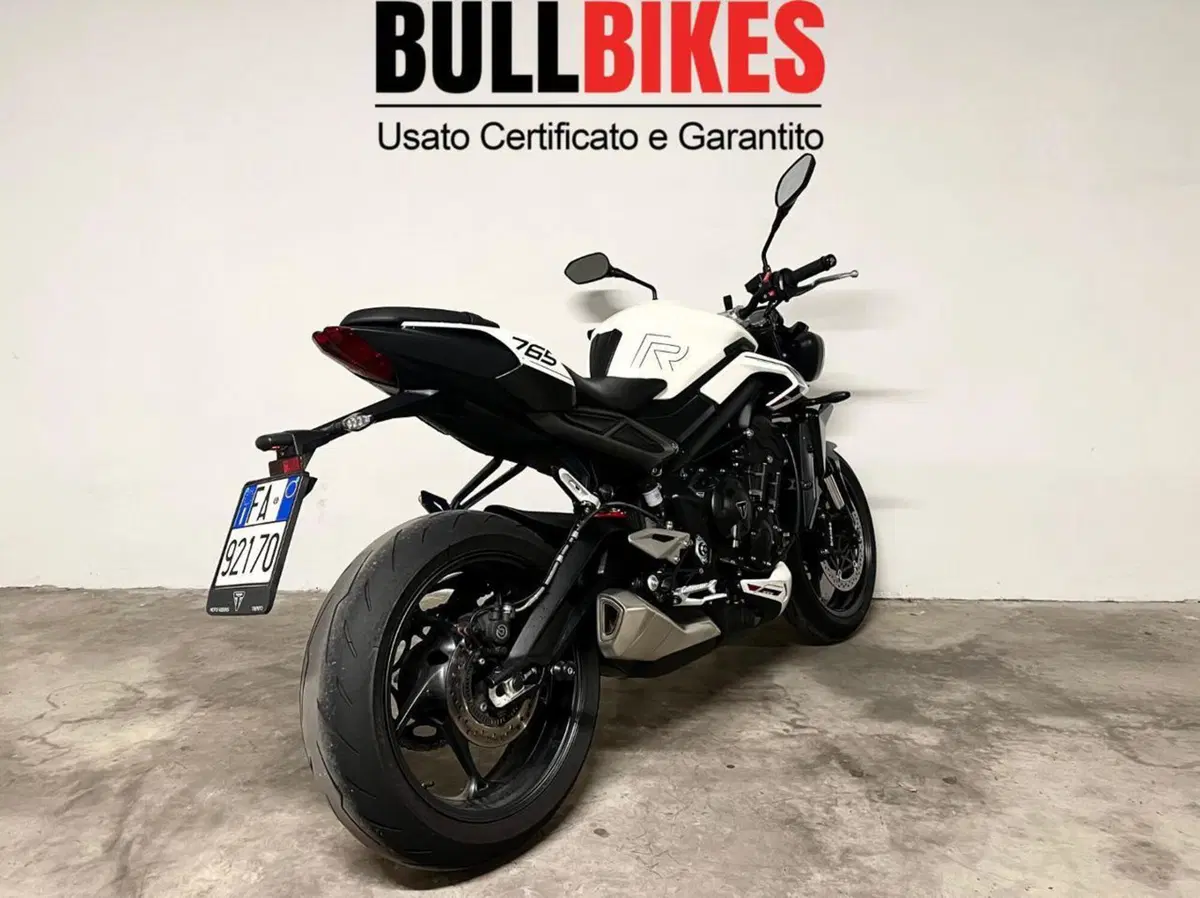 Triumph Street Triple 765 R (2023 - 26) (2)
