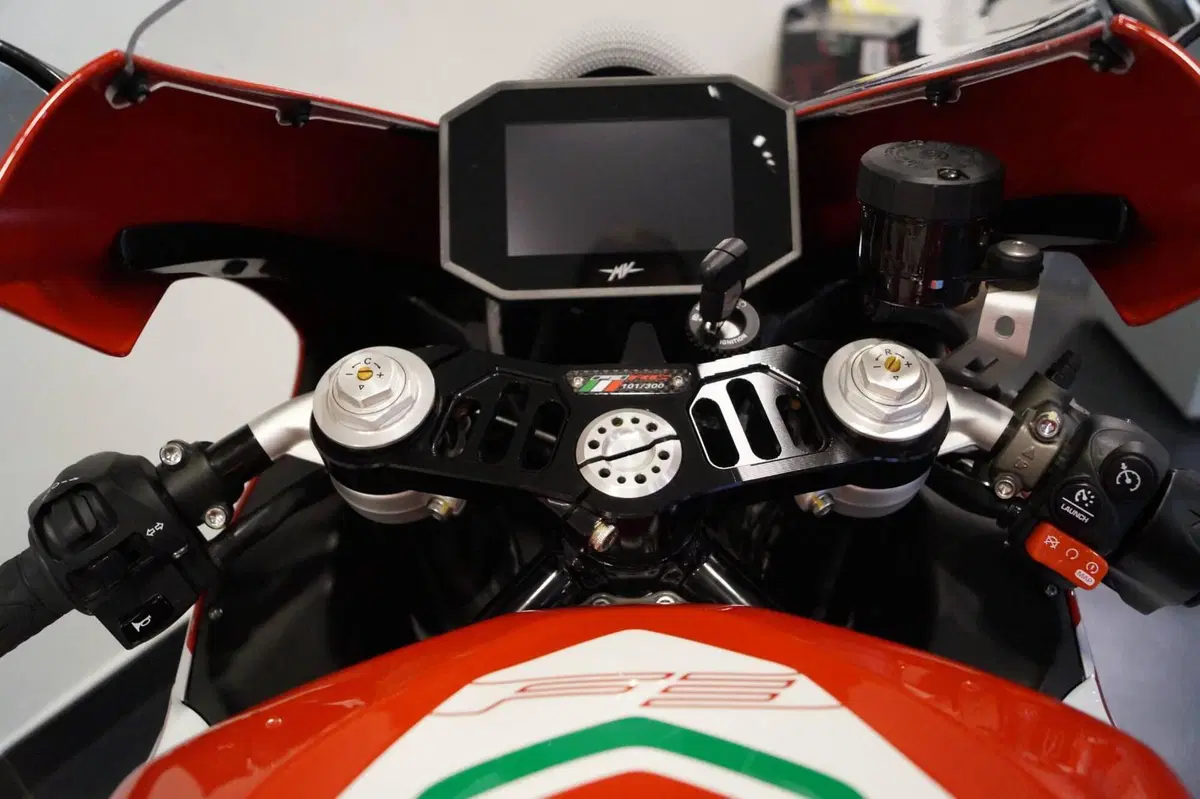 MV Agusta F3 800 RC (2022 - 25) (8)