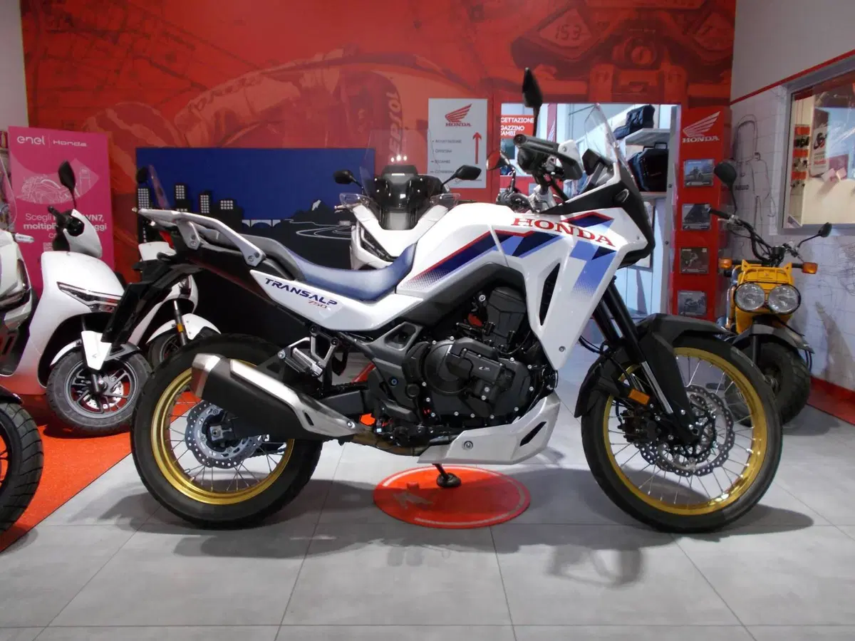 Honda Transalp XL750 (2026) (9)