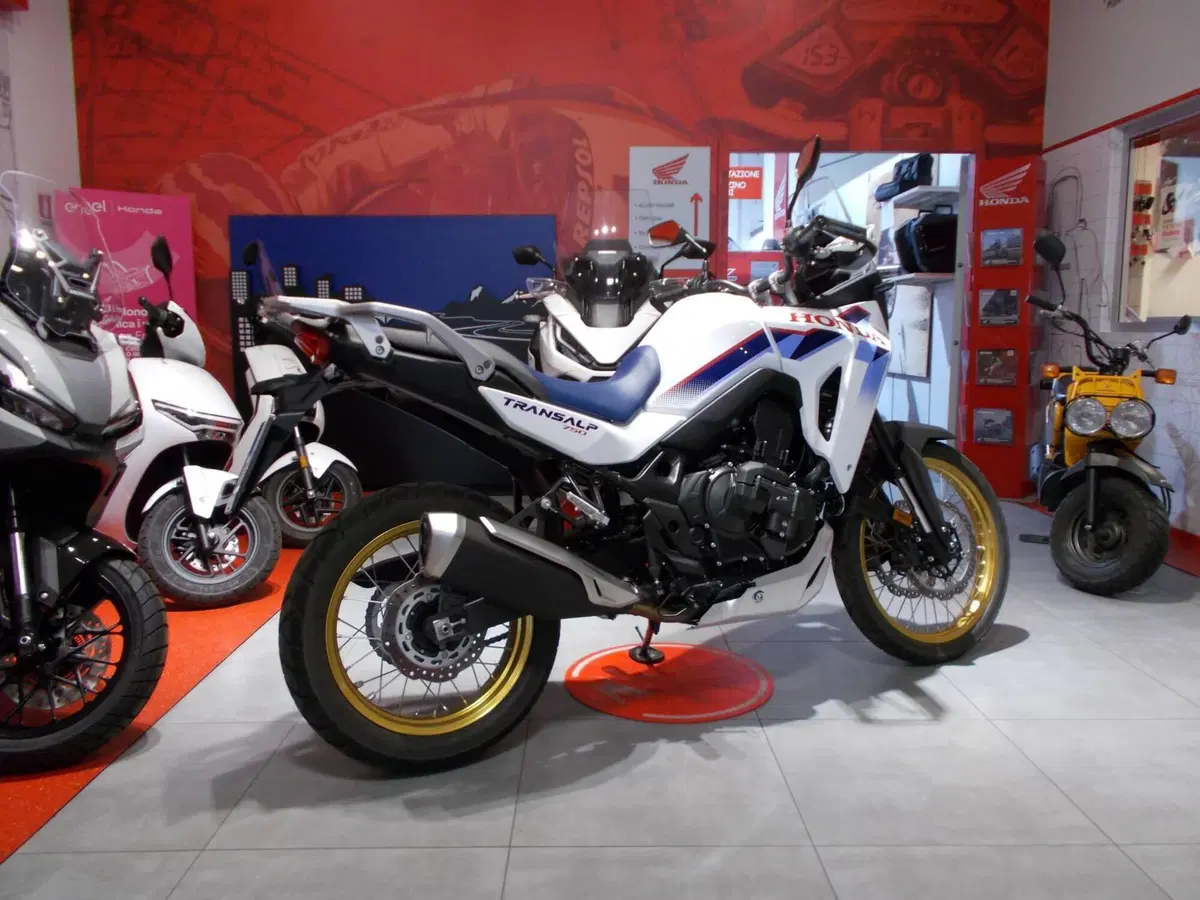 Honda Transalp XL750 (2026) (10)