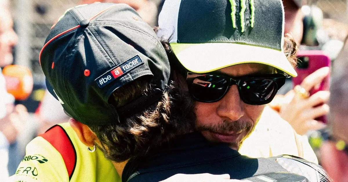 MotoGP, Valentino Rossi crede nella rimonta di Bezzecchi a - 46 punti: 'Il numero è buono. Perché no?'