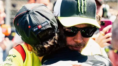 MotoGP, Valentino Rossi crede nella rimonta di Bezzecchi a - 46 punti: 'Il numero è buono. Perché no?'