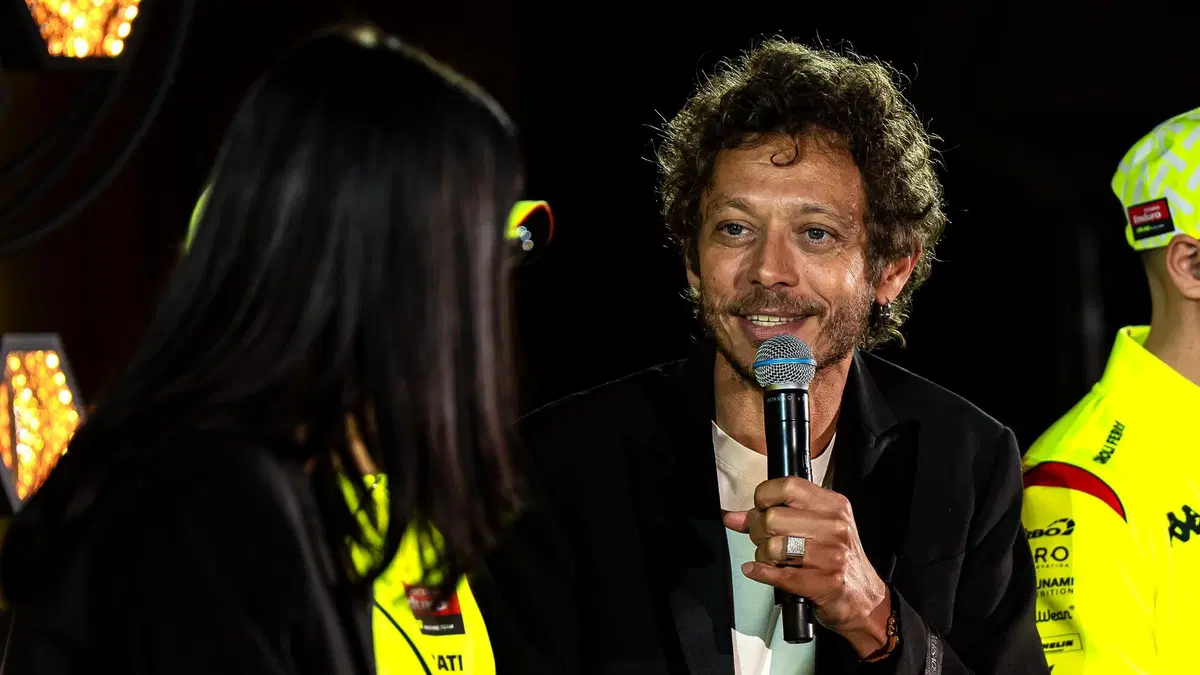 MotoGP, Valentino Rossi crede nella rimonta di Bezzecchi a - 46 punti: "Il numero è buono. Perché no?" (7)