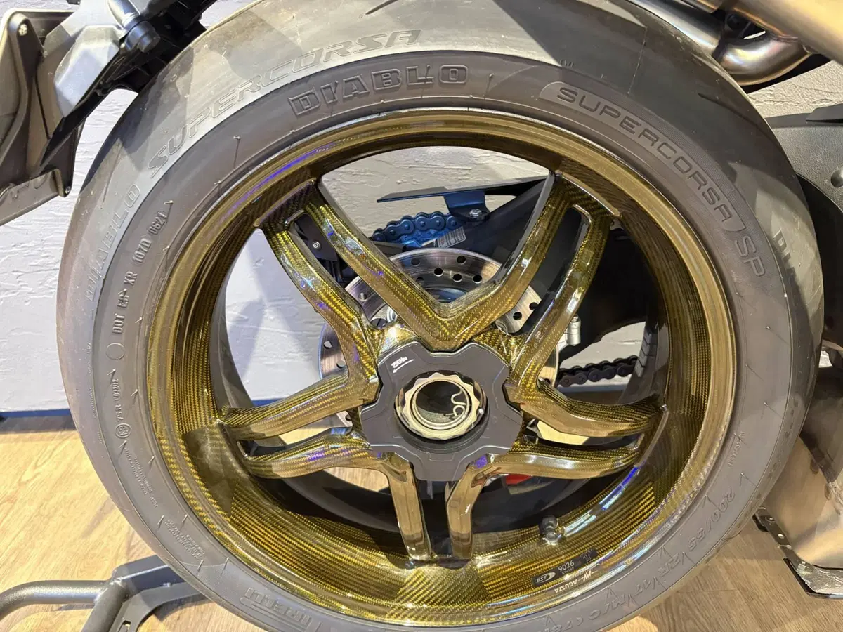 MV Agusta Brutale 1000 Nurburgring (2021 - 23) (6)