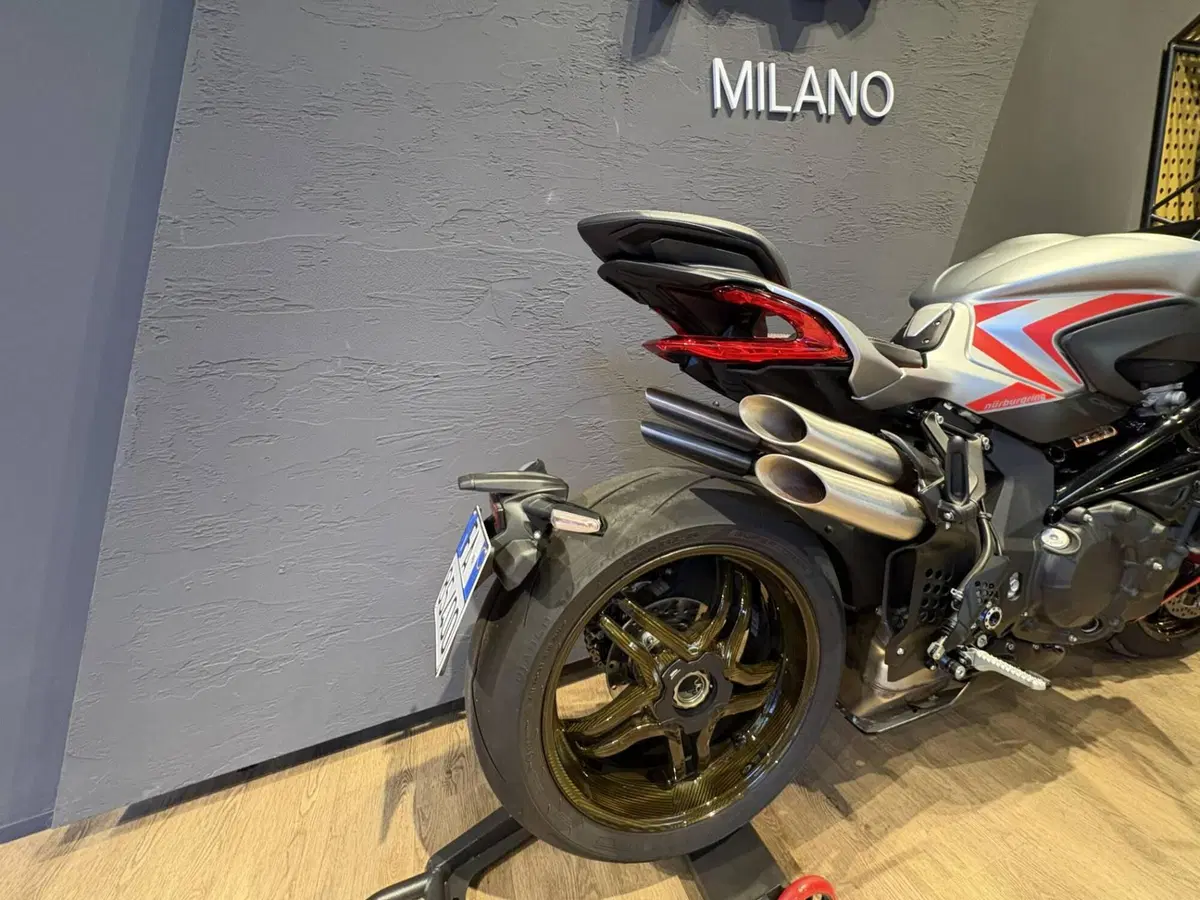 MV Agusta Brutale 1000 Nurburgring (2021 - 23) (4)