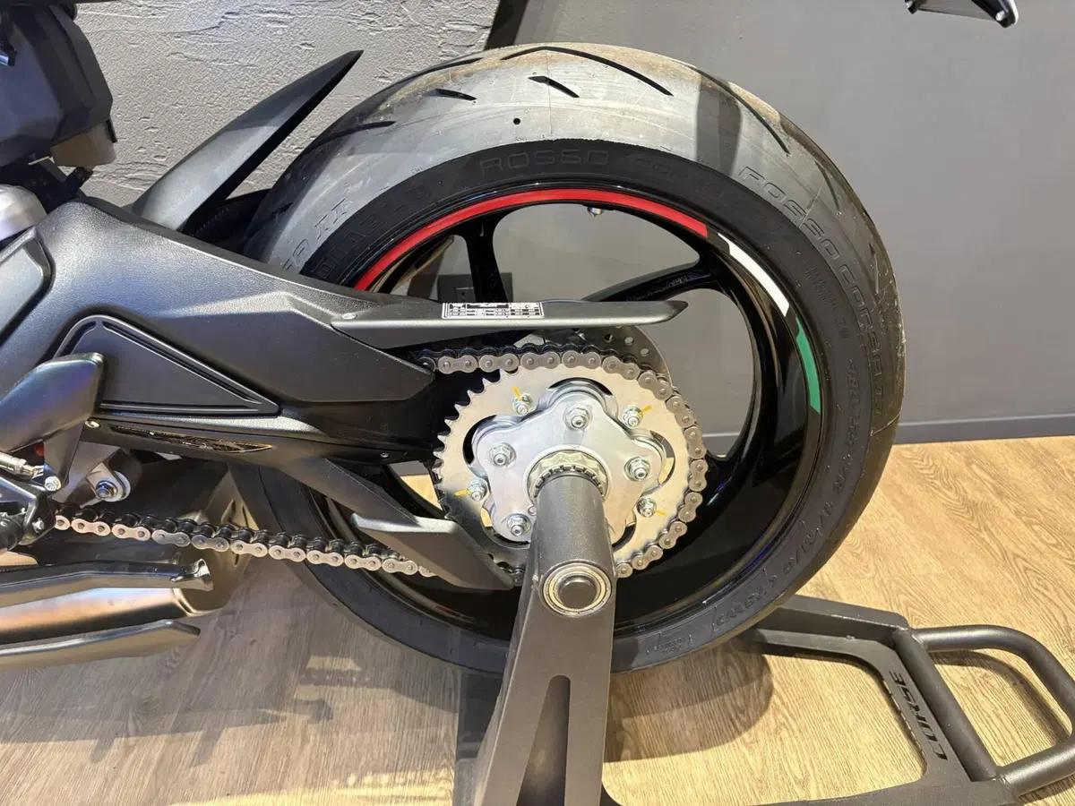 MV Agusta F3 800 RC (2022 - 25) (6)
