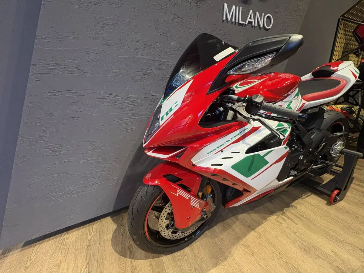 MV Agusta F3 800 RC (2022 - 25) (3)