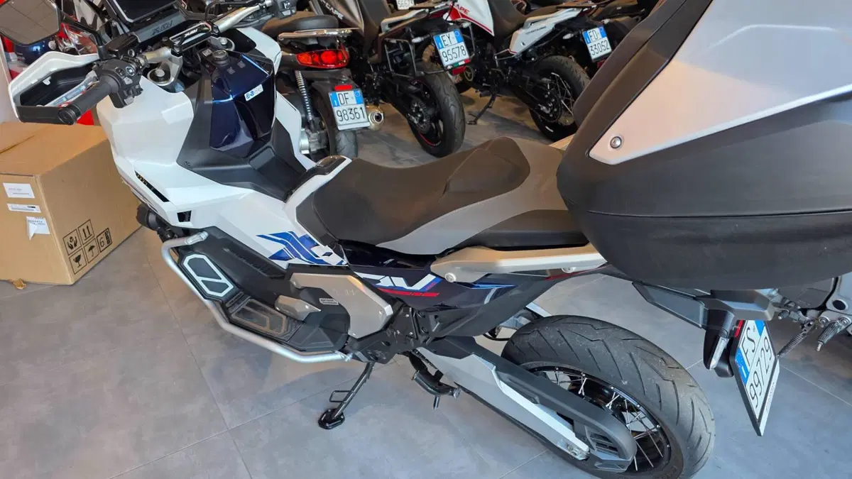 Honda X-ADV 750 (2025 - 27) (5)